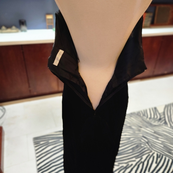 Vintage Victor Costa Black Velvet Sweetheart Neckline Train Gown - Picture 12 of 15